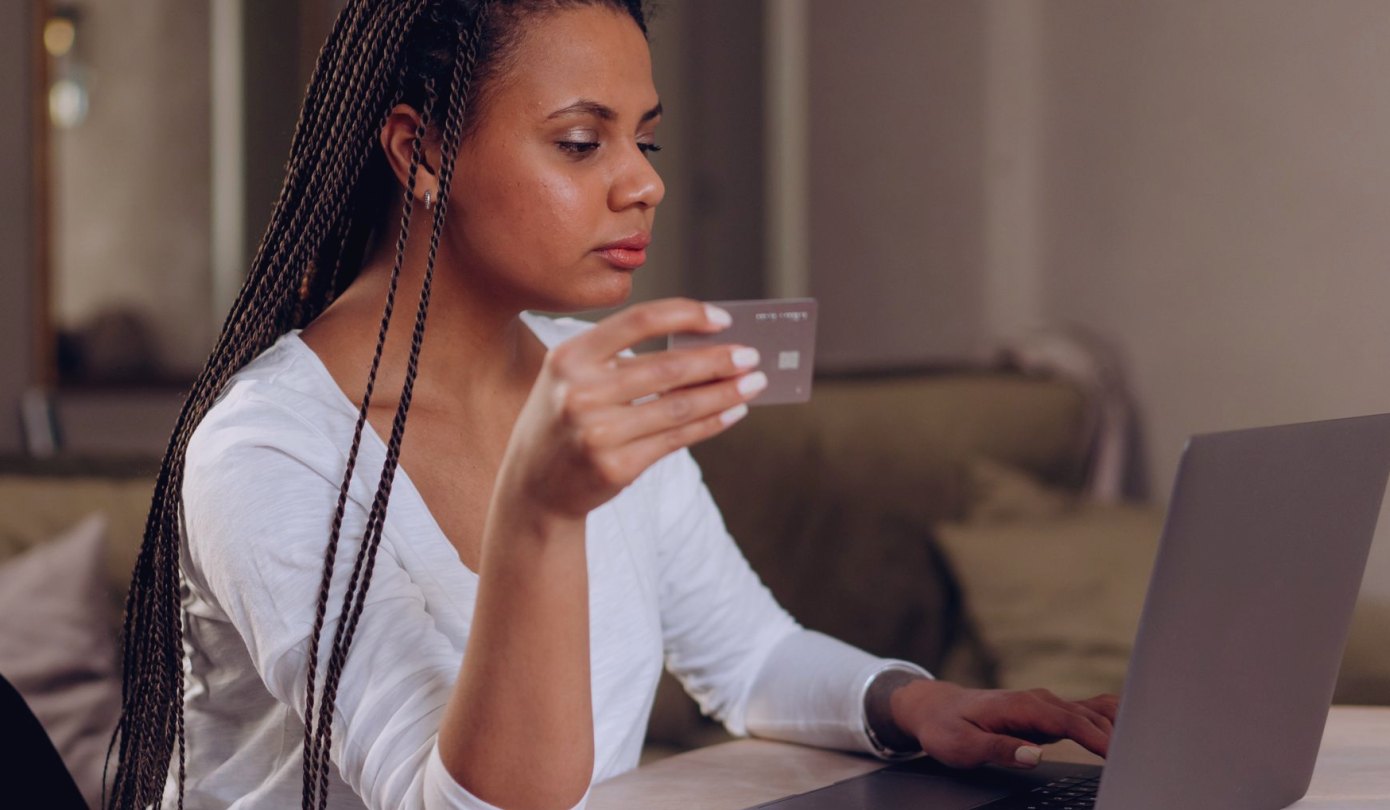 Kort eller betalingsapp: hvad passer bedst til dit næste onlinekøb?